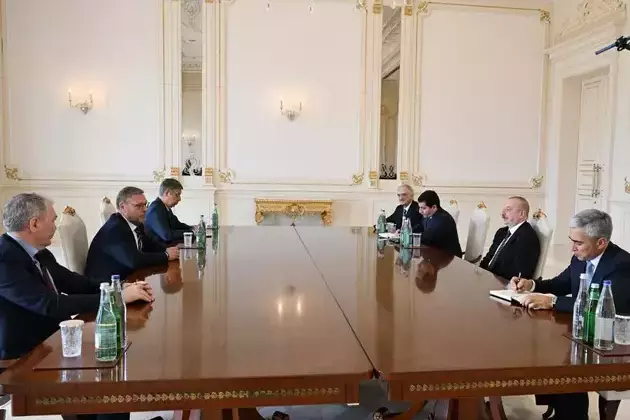 Ilham Aliyev receives Russian senators