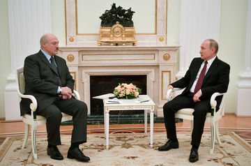 Putin briefs Lukashenko on Russia situation