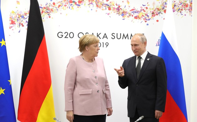Why does Merkel need to visit Kremlin urgently?