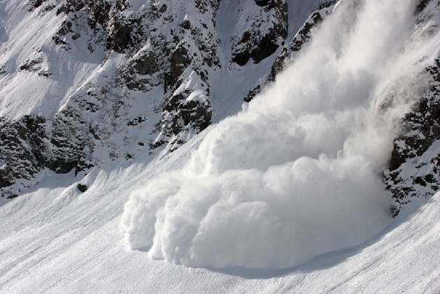 Avalanches kill almost 10 people in Jammu and Kashmir