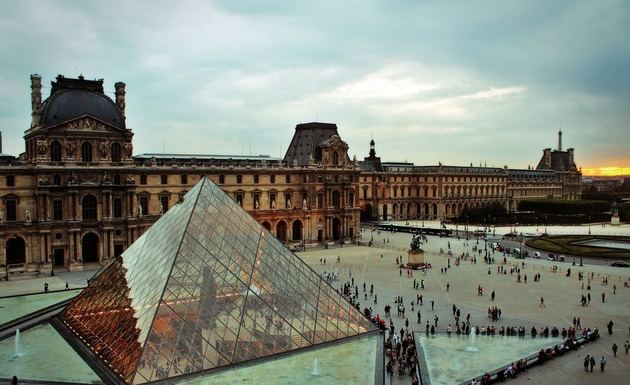 Louvre reopens after strike 