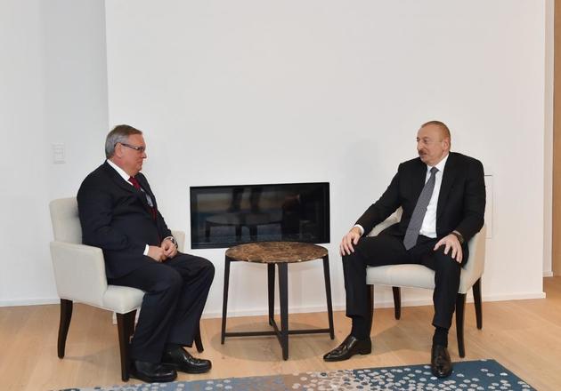 Azerbaijani President meets with VTB chairman in Davos