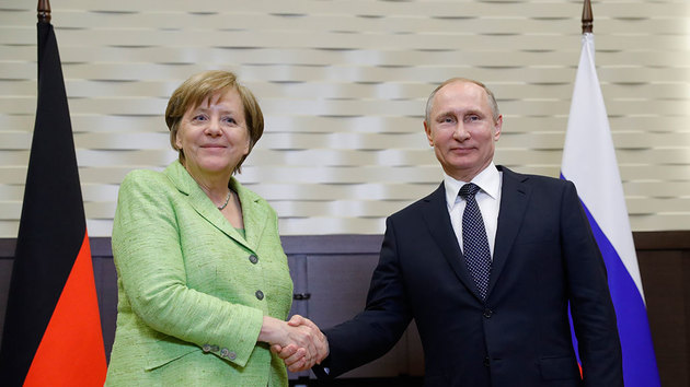 Merkel congratulates Putin on 75th anniversary of Great Victory