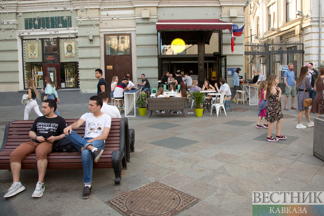 Moscow returns to normal life (photo report)