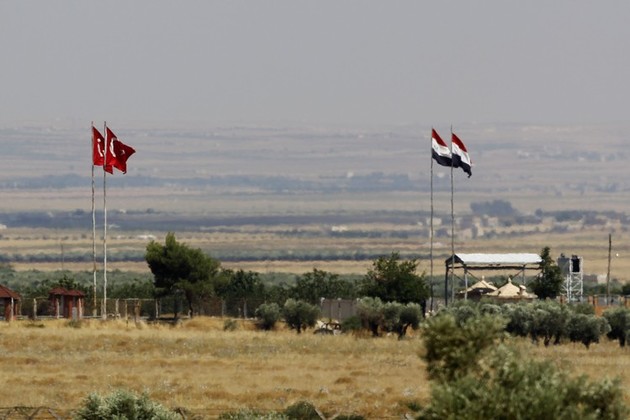 Turkey says 6 killed in bomb attack near Syria border