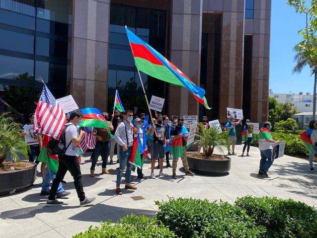 Armenian diaspora attacks Azerbaijanis in Los Angeles