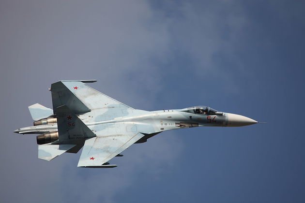 Su-27 intercepts American reconnaissance aircraft over Black Sea