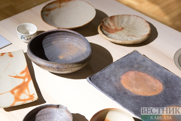 Japanese Unglazed Yakishime Pottery in Moscow (photo report) 