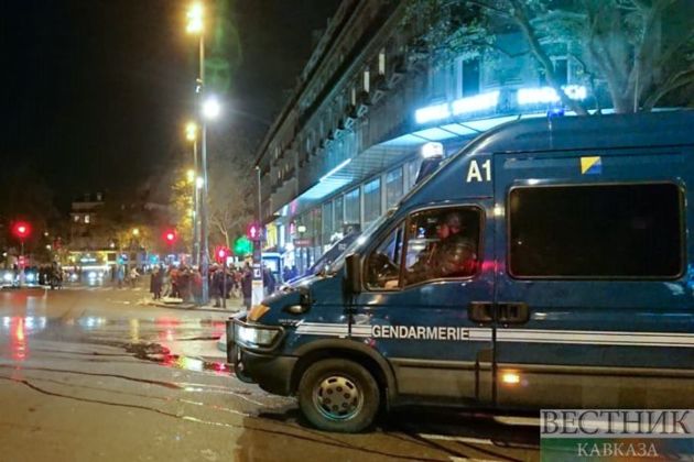 Protesters riot in Paris, police respond with tear gas