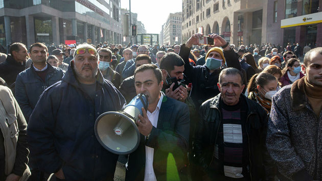 Opposition blocks streets after Pashinyan ignores deadline to step down