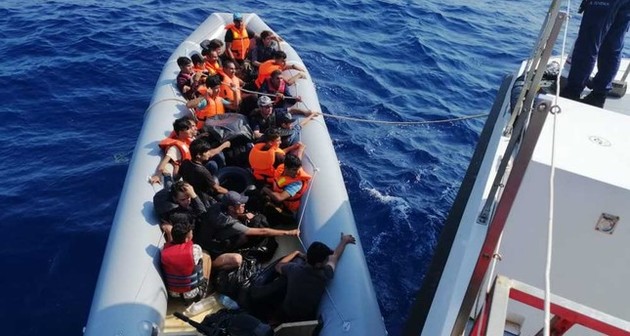 Coast Guard rescues 112 asylum seekers from rocks off Turkey