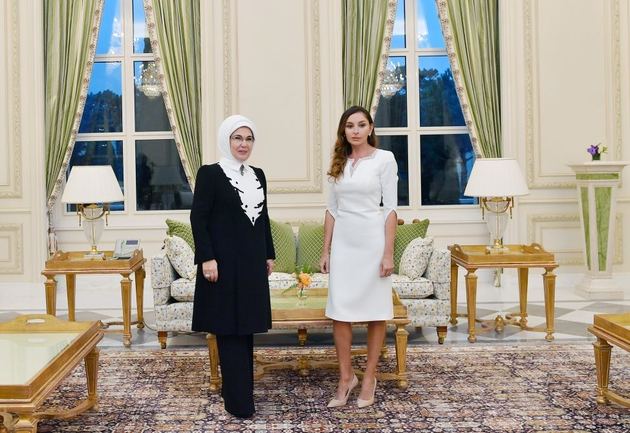 Azerbaijani and Turkish first ladies hold meeting