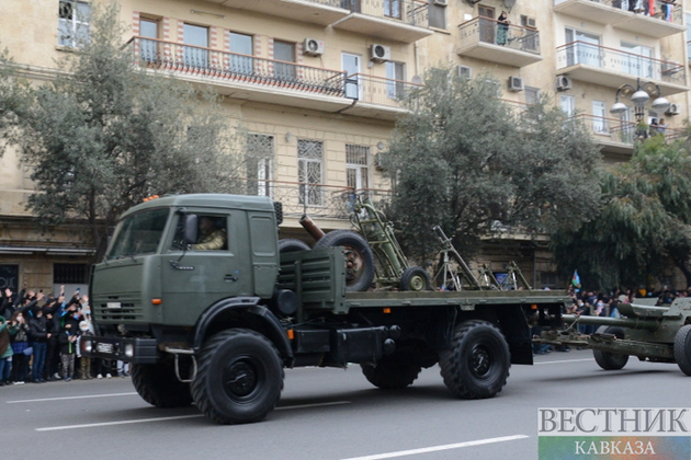 Baku residents welcome Victory Parade (photo report)