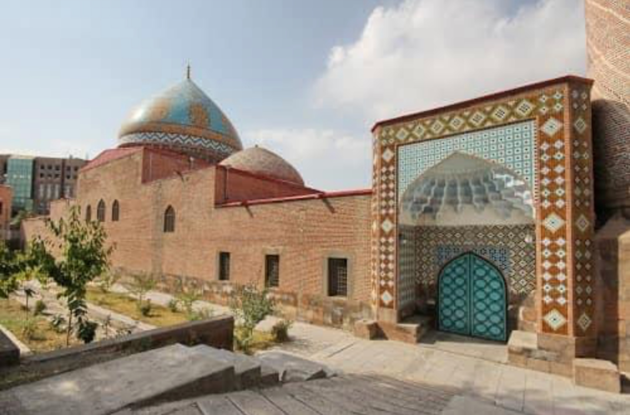 Azerbaijani believers eye to visit Blue Mosque in Yerevan (PHOTOS)