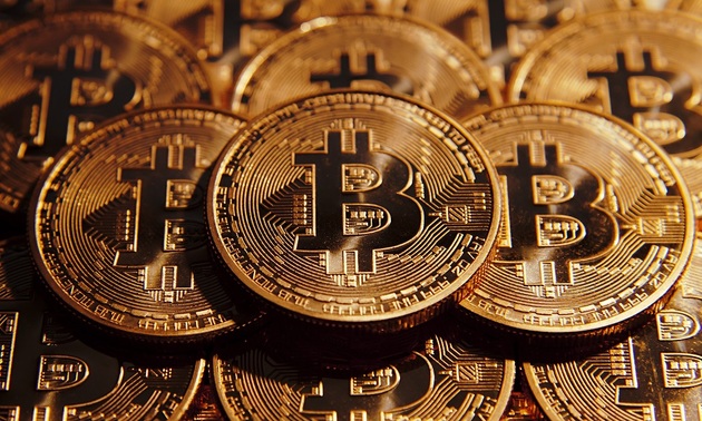 Bitcoin tops $40,000