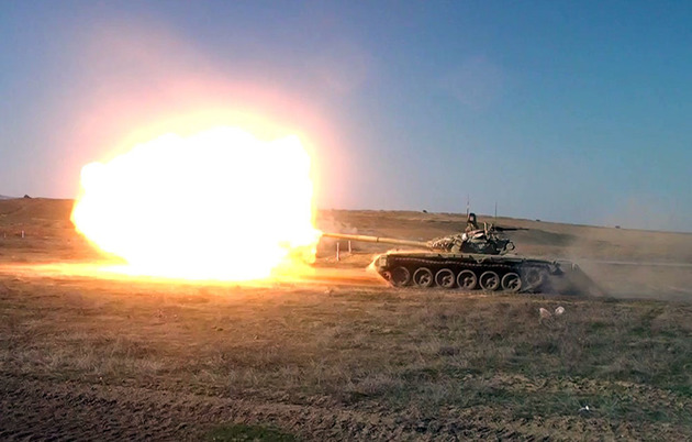 Azerbaijani tankmen hold first combat fires in new training year (PHOTO, VIDEO)