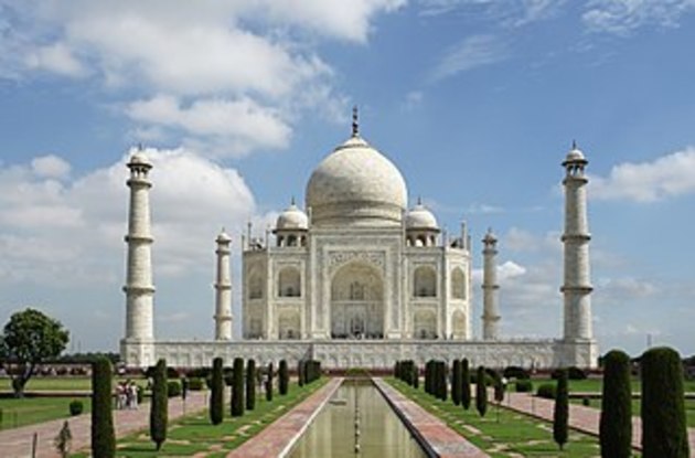 Taj Mahal evacuated after bomb threat