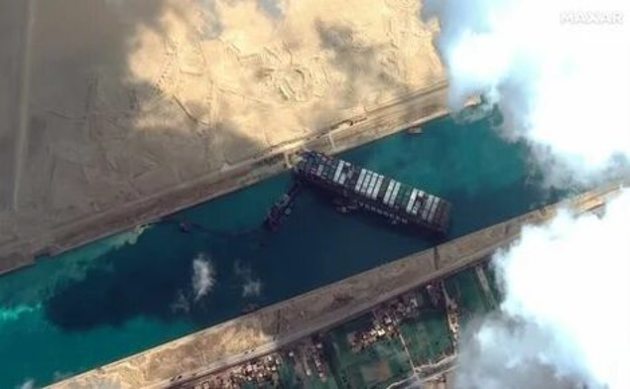 Another tanker briefly runs aground in Suez Canal
