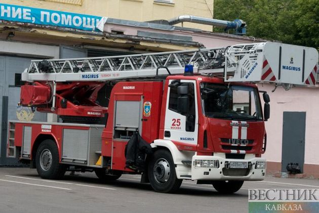 Crimean firefighters extinguish fire in Saki