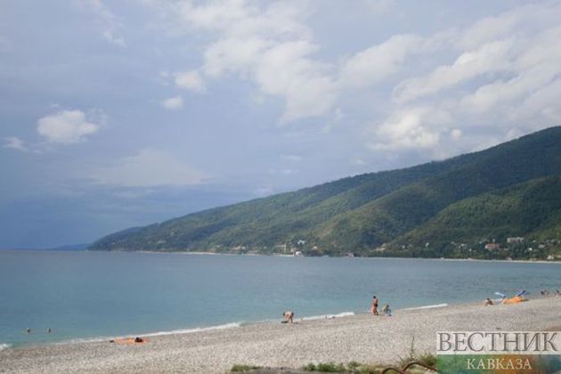 Russian tourists on stand up paddle boards rescued in Abkhazia