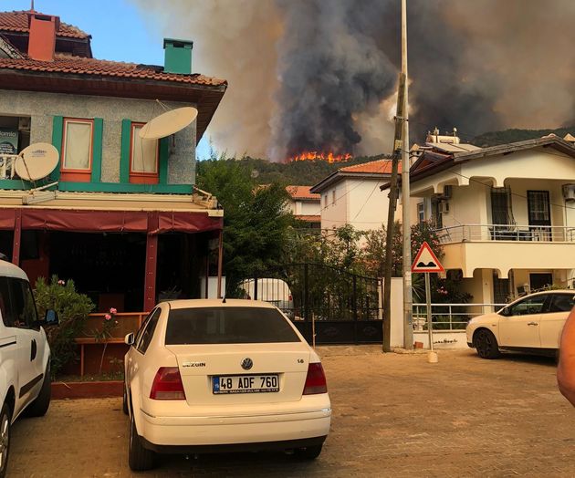 Hotel evacuations ongoing in Turkey&#039;s Marmaris amid wildfire (VIDEO)
