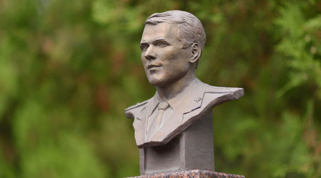 Murad Kumpilov unveils monument to Hero of Russia Vladislav Dolonin in Maykop
