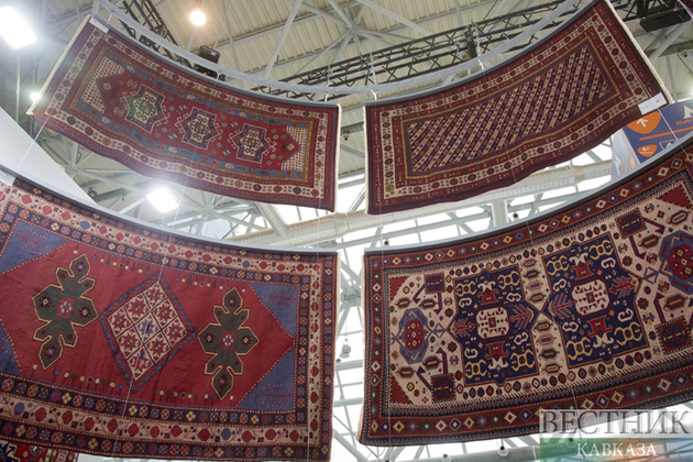 Azerbaijani carpets and textiles at exhibition in Moscow (photo report)