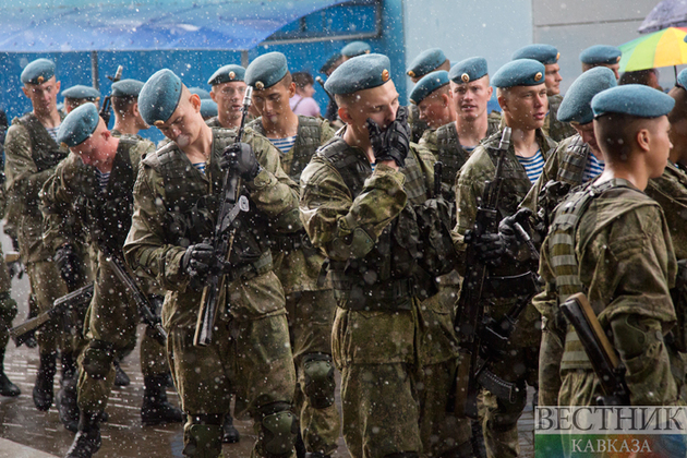 Russian paratroopers begin large-scale exercises in Crimea