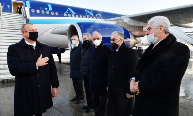 Ilham Aliyev arrives in St. Petersburg for visit