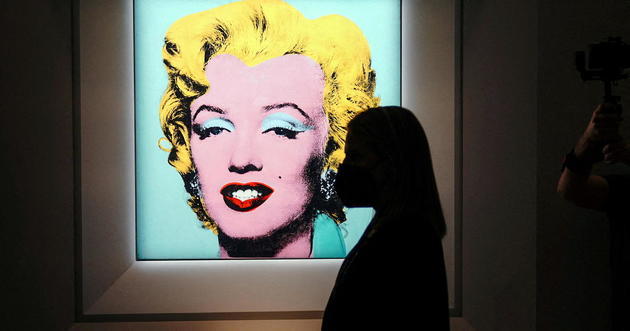 Warhol&#039;s Monroe portrait sells for record $195 million at auction