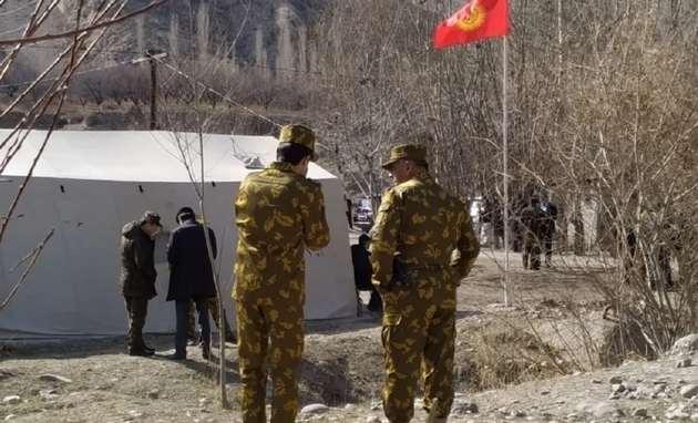Kyrgyz border guards report shelling with Tajik peers