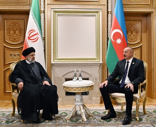 Ilham Aliyev meets with Ebrahim Raisi in Ashgabat