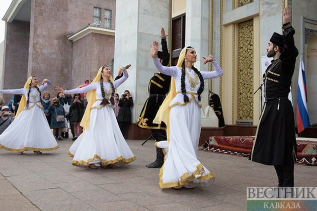 Festival &quot;Moscow-Baku: two cities of love&quot; at VDNKh (photo report)