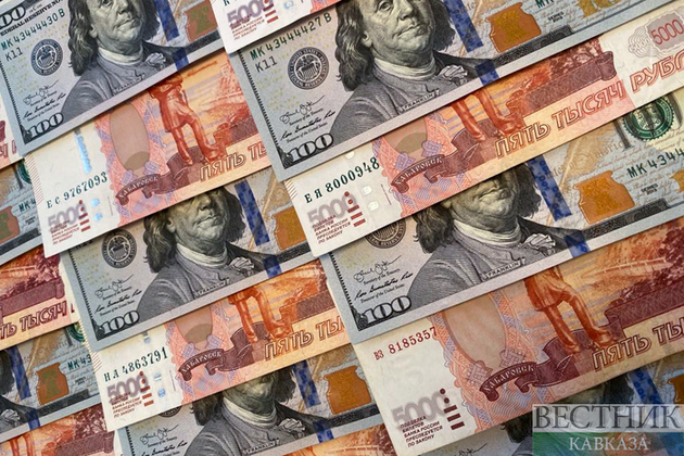 Ruble might gradually depreciate from 68.1 to 72.2 per dollar by 2025