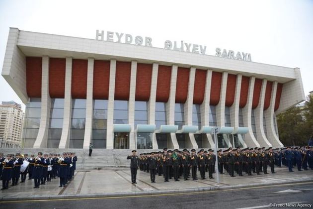 Procession in Baku on occasion of Victory Day (PHOTO)