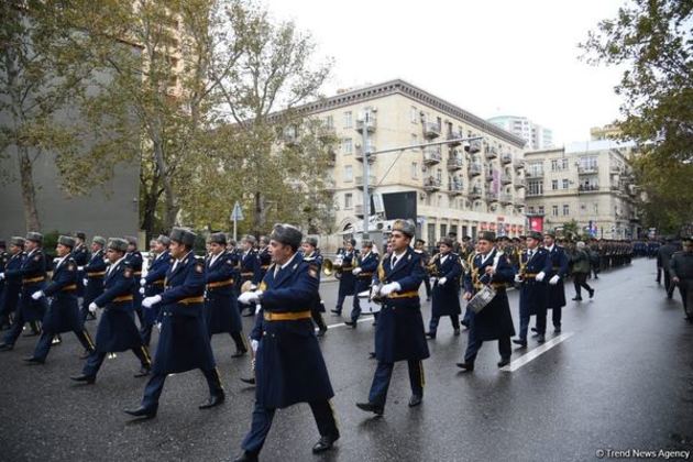 Procession in Baku on occasion of Victory Day (PHOTO)