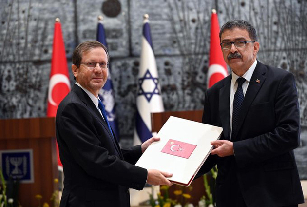 New Turkish ambassador presents credentials to Israeli president