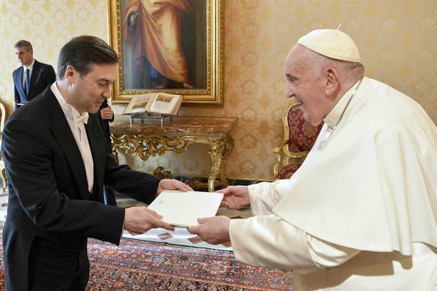 Ambassador Ilgar Mukhtarov invites Pope to Azerbaijan