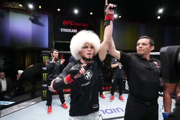 Dagestani Umar Nurmagomedov defeats his opponent by knockout for first time in UFC