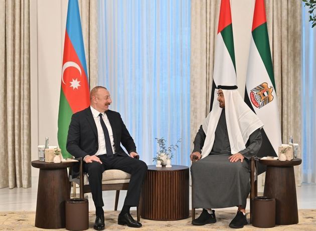  Ilham Aliyev holds talks with UAE President in Abu Dhabi