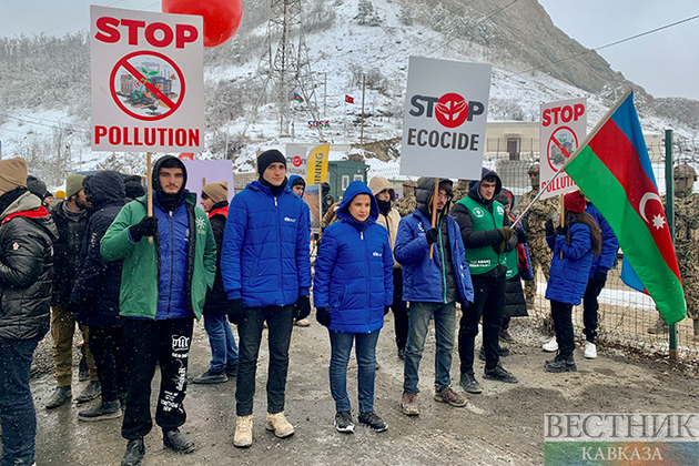 Peaceful protest of Azerbaijani eco-activists continues on Lachin road