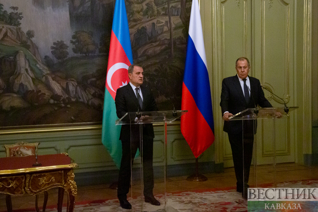 Russian and Azerbaijani FMs hold phone talks