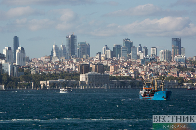 Sea of ​​Marmara low tide off the coast of Istanbul