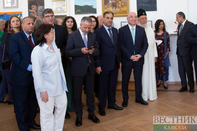 Paintings done by diplomats exhibited in Moscow