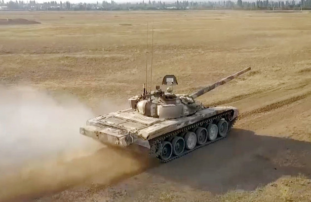 Azerbaijani tank units hold intensive combat training sessions
