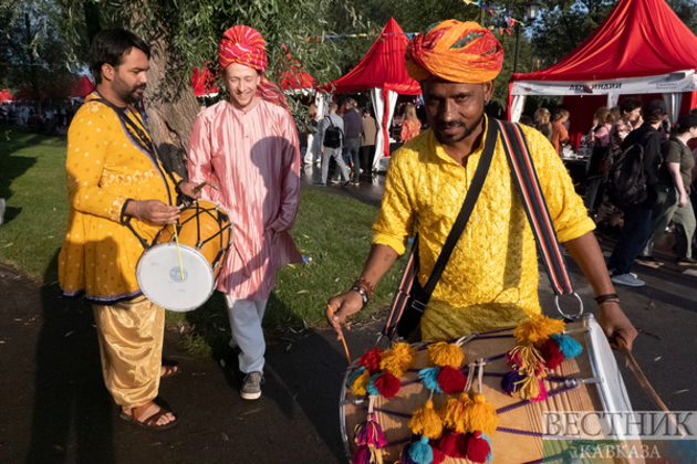 Wedding, Holi, dances, yoga at &quot;Day of India&quot; festival in Moscow