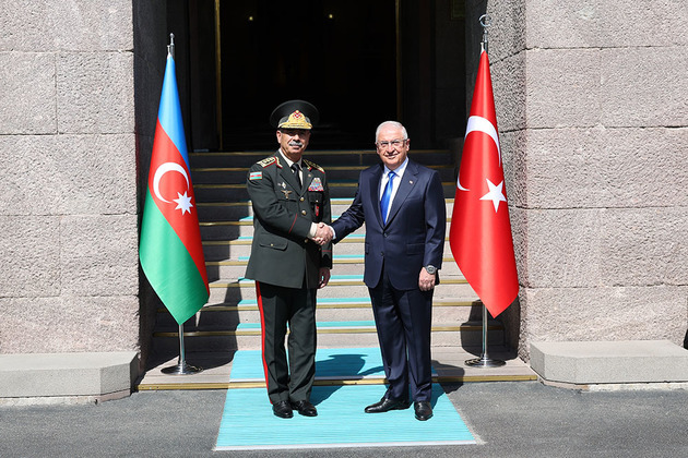 Türkiye&#039;s Defense Minister congratulates Azerbaijani counterpart