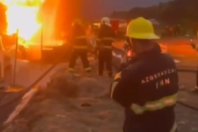 Azerbaijani firefighters extinguish fire in Khankendi