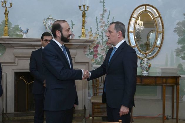 Azerbaijani and Armenian FMs hold talks in Tehran