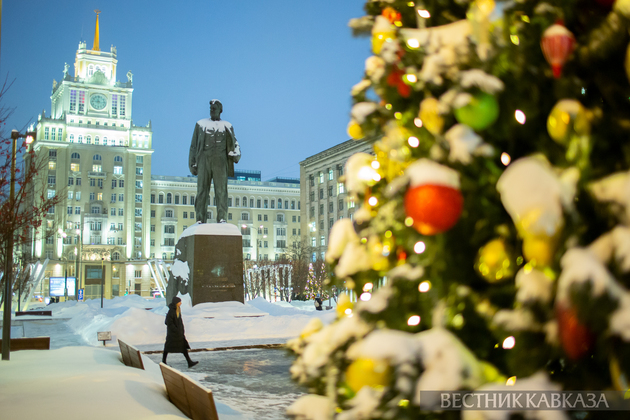 Father Frosts, snowfall in Moscow, Hanukkah and exhibitions: the best photos of December 2023